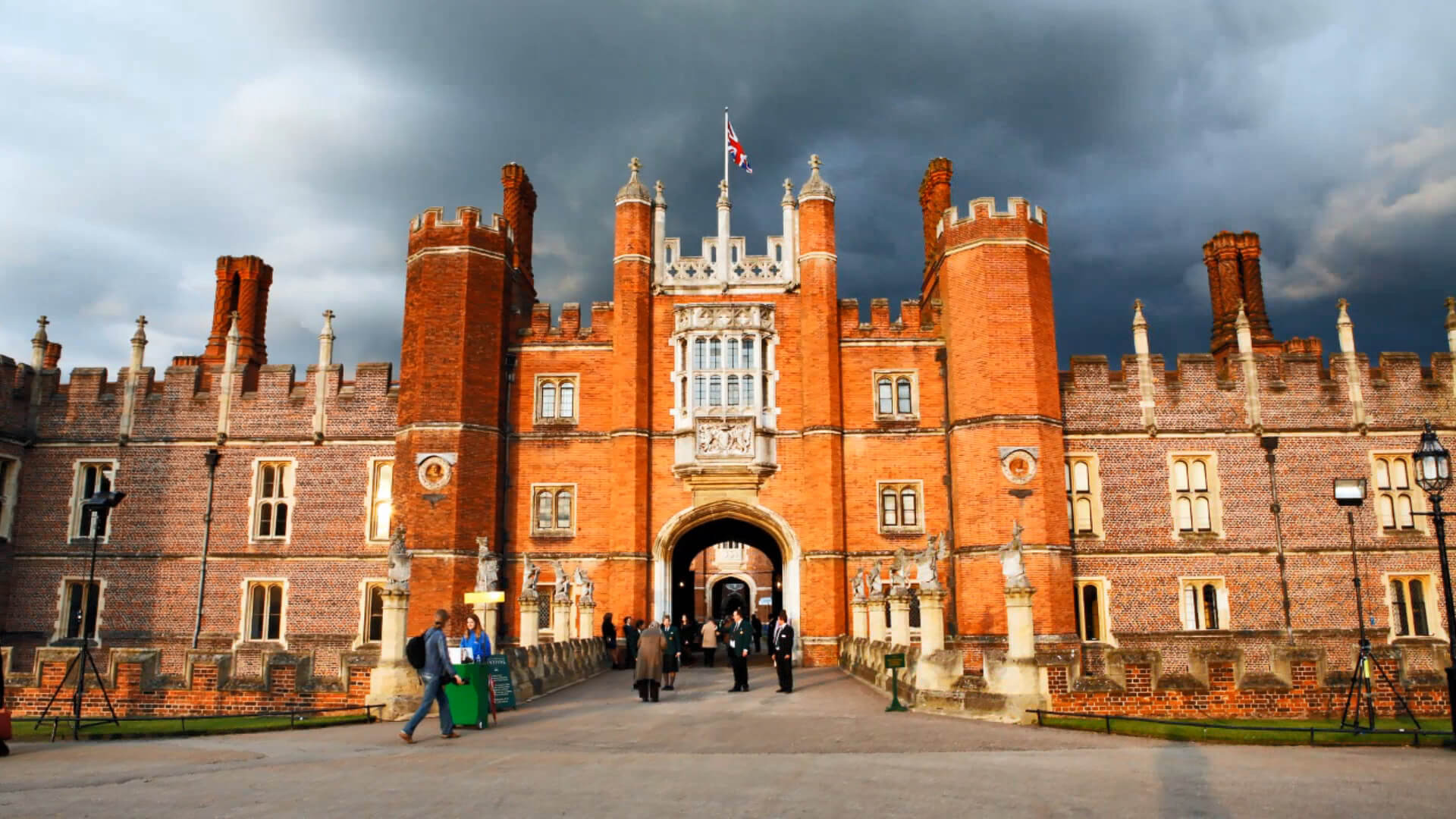 Hampton Court Palace London